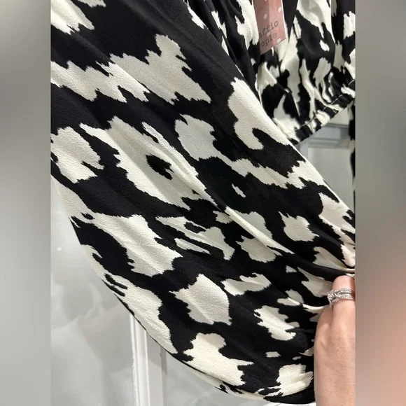 Traffic People Sofia Crop Top
Women's - Size Medium - Picture 7 of 7